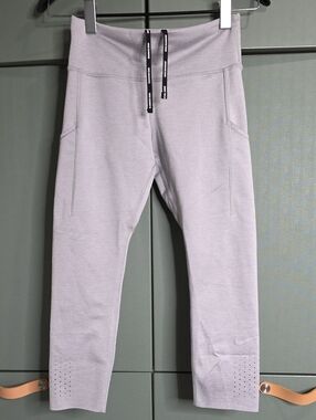 867. Nike Epic Lux Dri-FIT Running Crop Leggings with Pockets - Size M